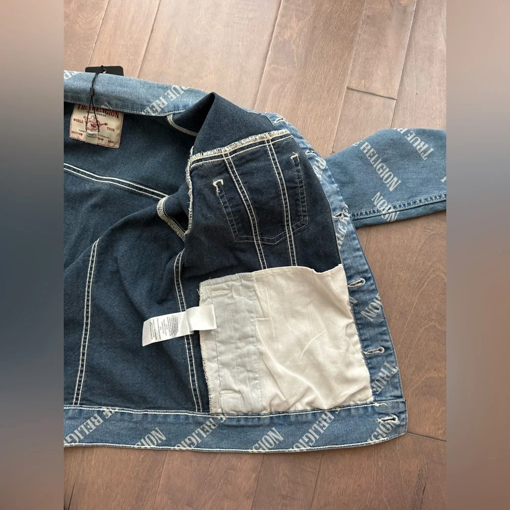 NWT True Religion Allover Logo Relaxed Trucker Jacket - Picture 13 of 16